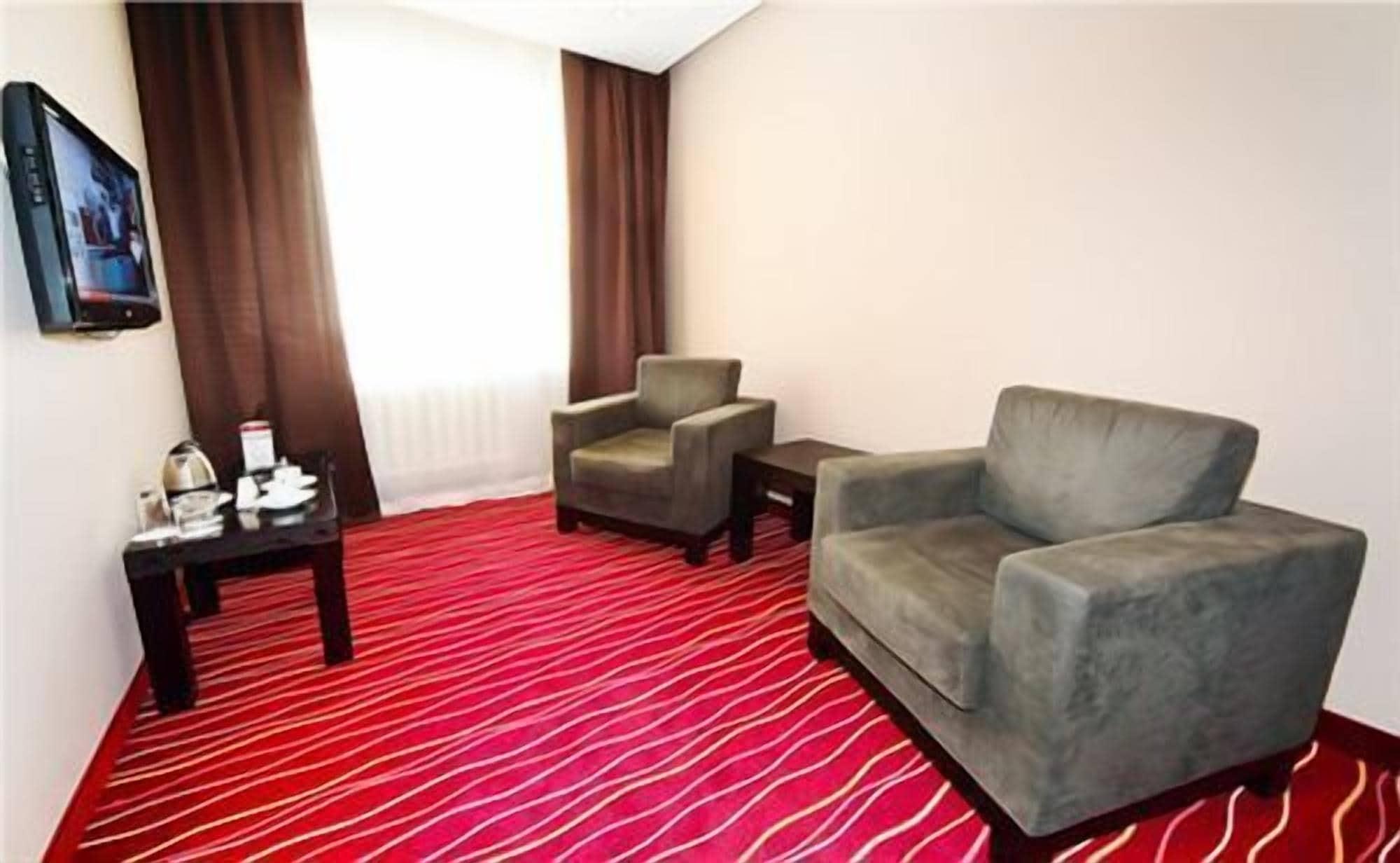 Manhattan Hotel