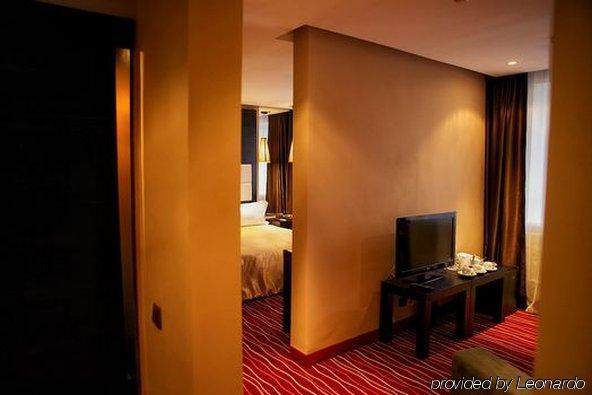 Manhattan Hotel 4*